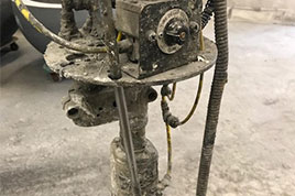 A válvula de mangote da AKO regula caldas de cimento e betão de fibra de vidro